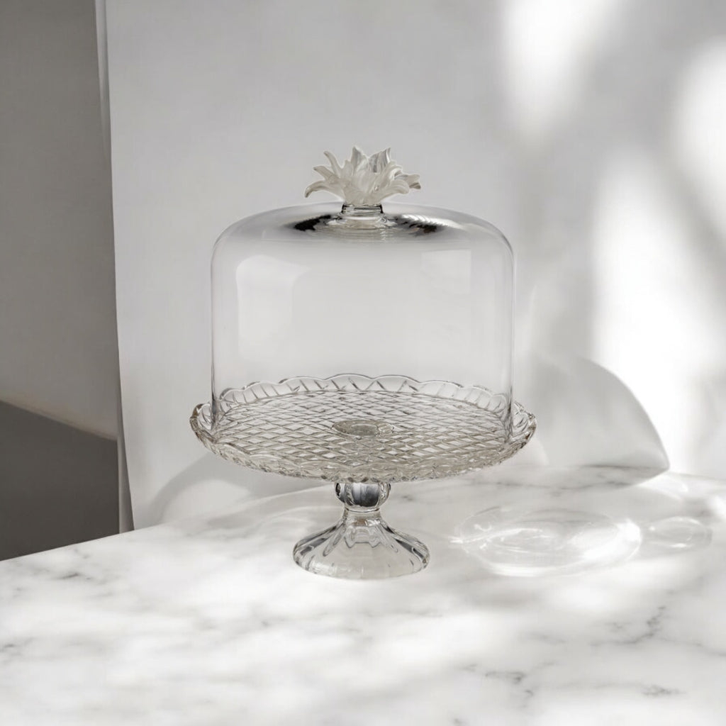 cloche à gâteau pied sur carreaux bouton de pate de verre studio
